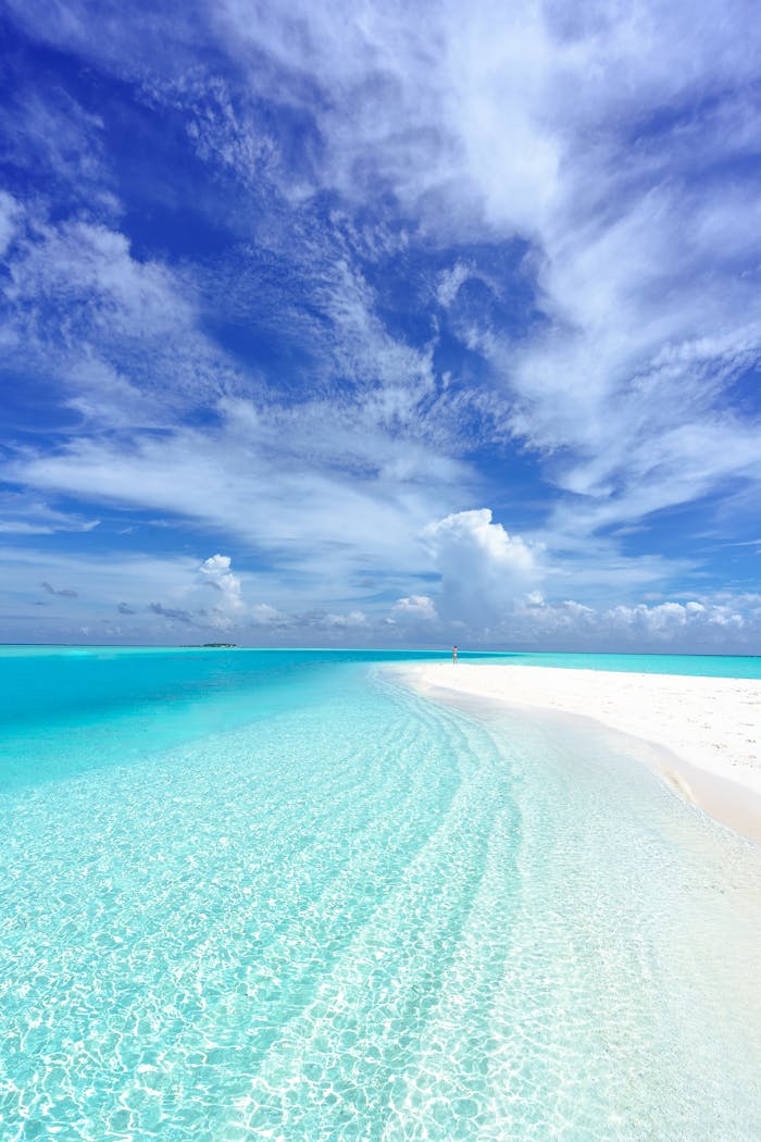 gallery-4 Experience the turquoise waters and white sands of Rasdhoo beach in the Maldives.